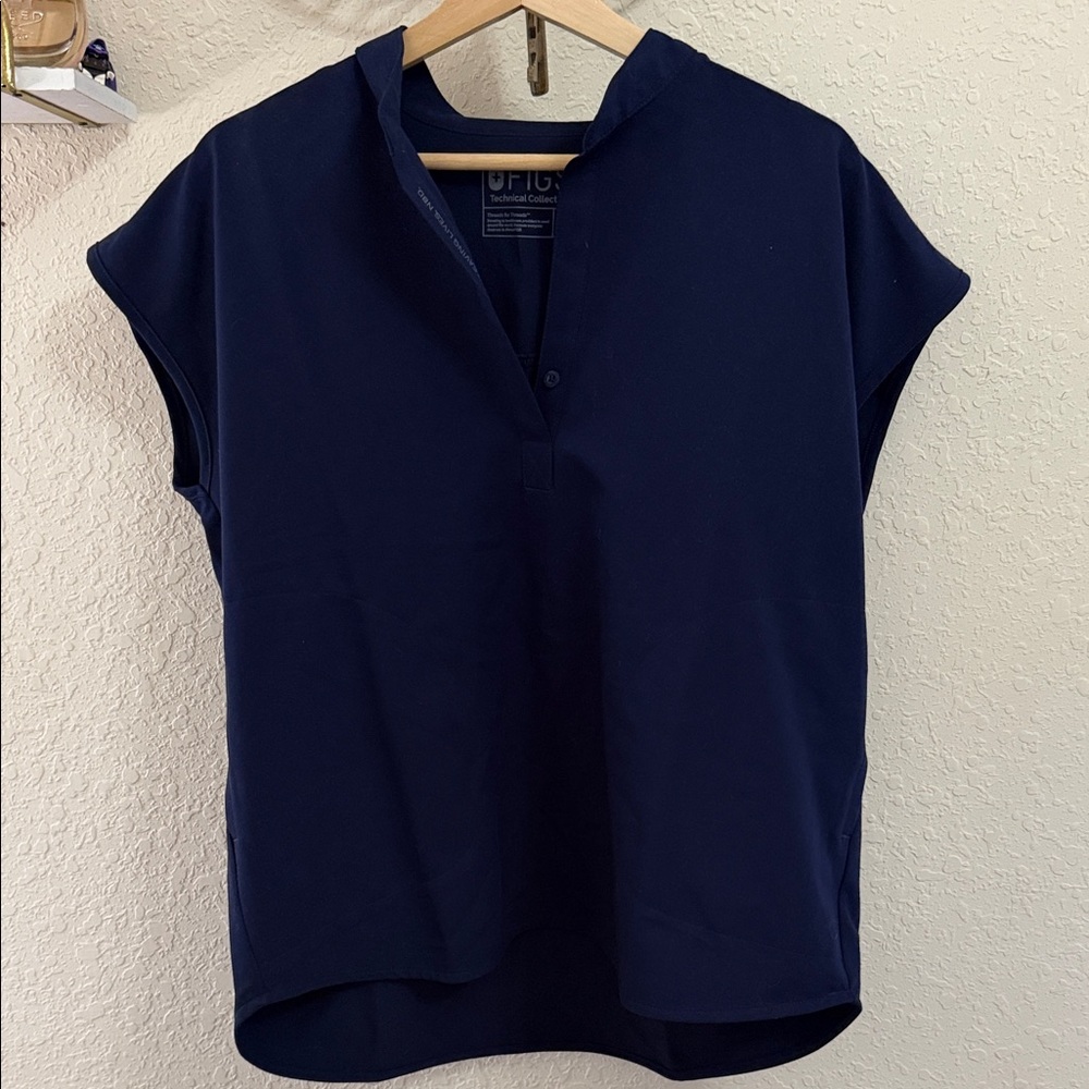 FIGS Navy Blue Women's Scrub Top NWT